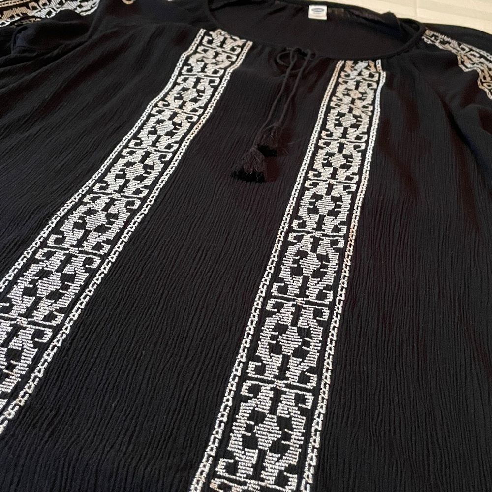 ❤️ XL top! Old Navy - Black Blouse with White Accents - XL blouse - Picture 9 of 16
